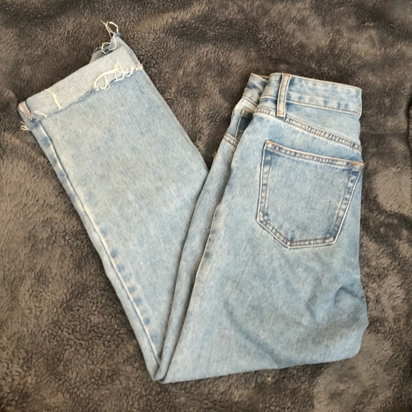 ❗️❗️ SOLD ❗️❗️Millie Light Wash Denim - Picture 4 of 4